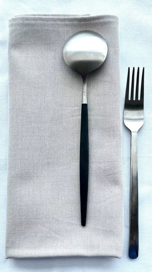 Servietten mit Fischgrätmuster