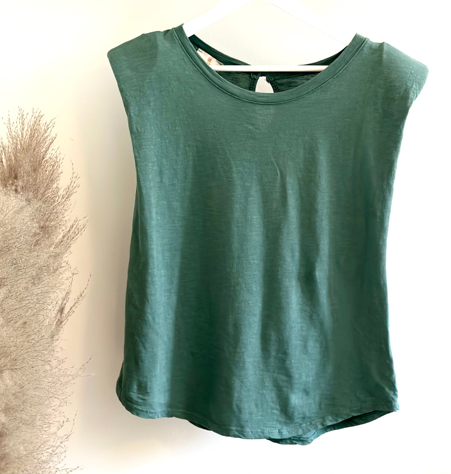 Leichtes Shirt mit Schulterpolstern in 4 Farben